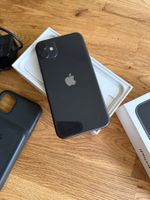 iPhone 11 Black 128 GB mit Zubehör und Ersatz Akku