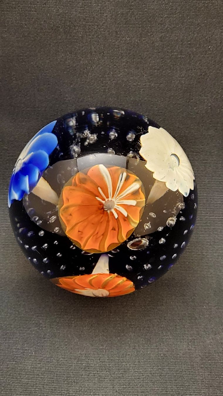 Murano Figurines: Paperweight mit farbigen Blüten – D'occasion à Basel par spinne02 2