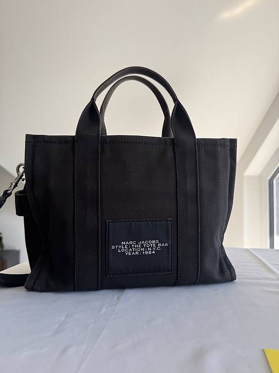 Taschen für Damen: Marc Jacobs The Tote Bag  – Gebraucht aus Schlieren von gue_m9qk 1