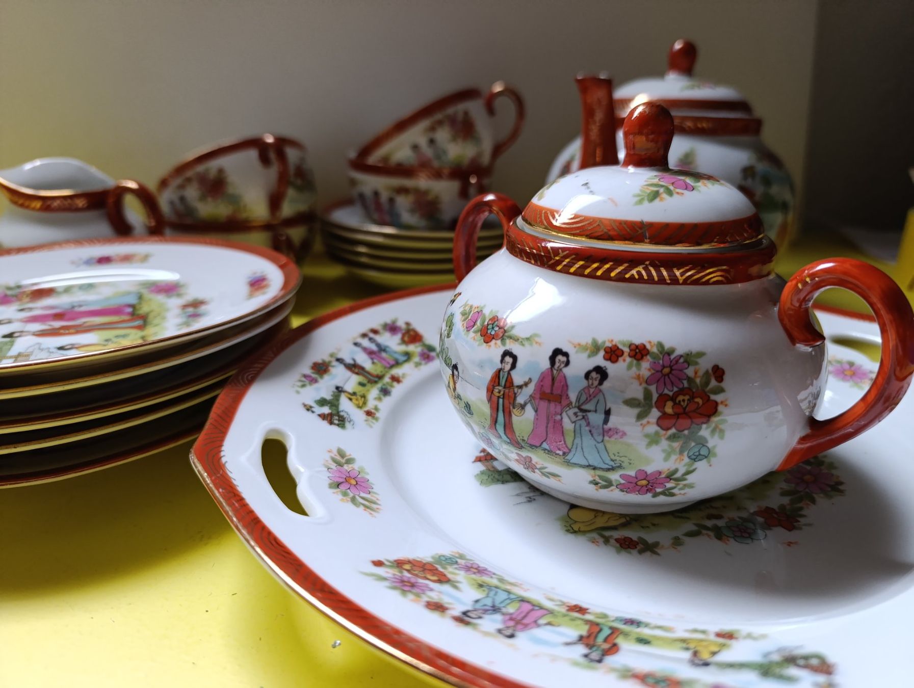 Set di piatti: Geschirrset, Japan-Motive – Usato da zofingen venduto da Blume14 1