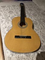 Guitare classique 🎸 en bon état + étui et cordes !