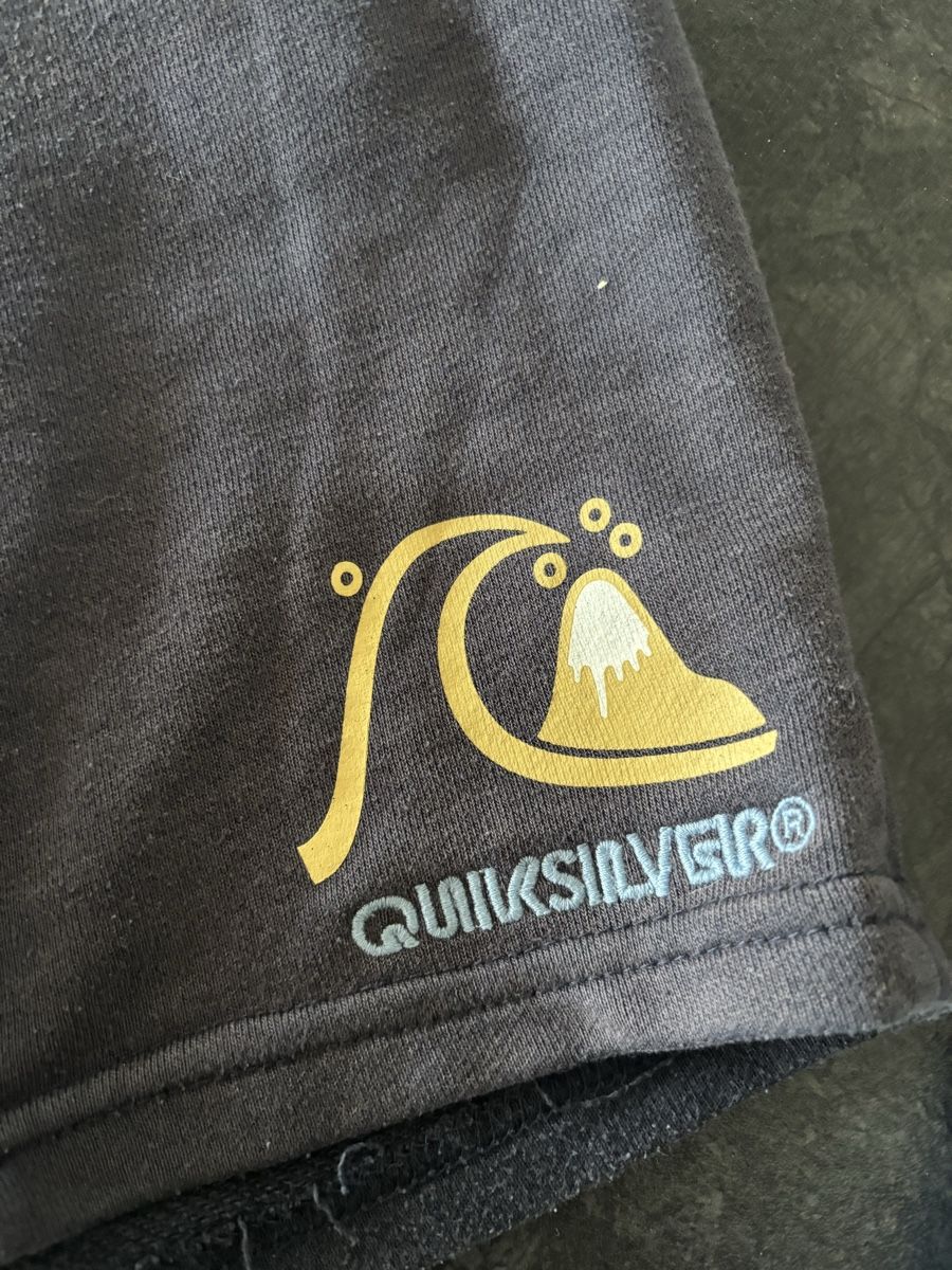 Quiksilver Pantaloni: Short Quiksilver garçon, taille 10 ans – Usato da Sion venduto da tchana77 1