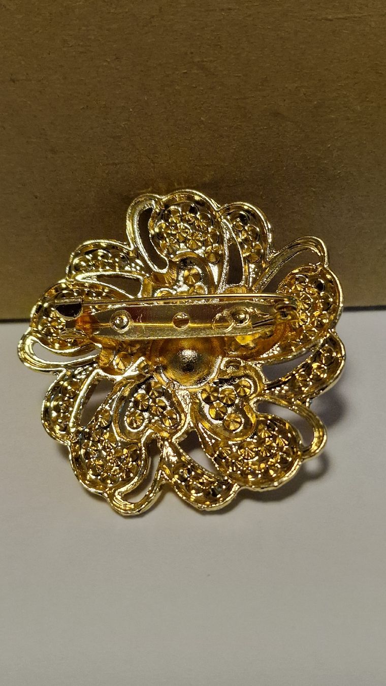 Broschen & Nadeln: Goldene Blumen Brosche mit Perle, funkelnde Steine. Frühling – Neu (gemäss Beschreibung) aus Herisau von Antiques.AR 1
