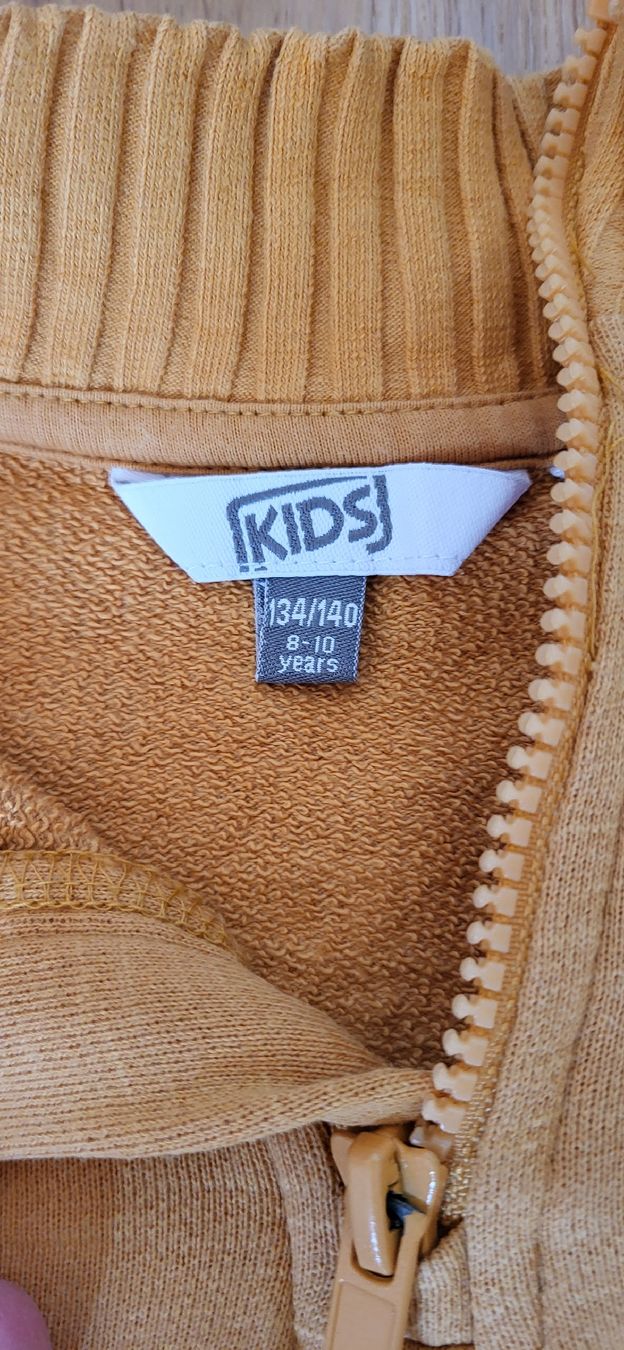 Pulls et sweat-shirts: Pulli 134-140 cm – D'occasion à Oberwil BL par Manue1974 2