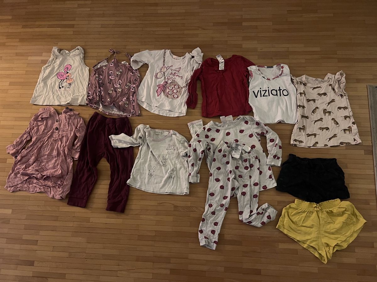 Lotti & Set di vestiti: Mädchen Kleider Grösse 98 Packet 1 – Usato da Rümlang venduto da rue_flohmi