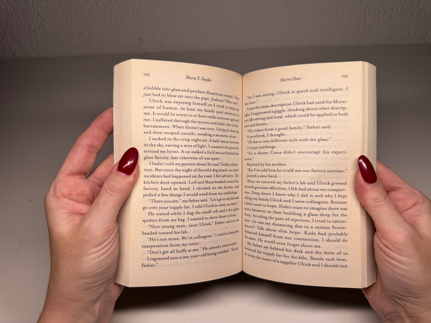Bücher: NOVEL: Maria V. Snyder, Storm Glass – Gebraucht aus Grosswangen von English_books 7