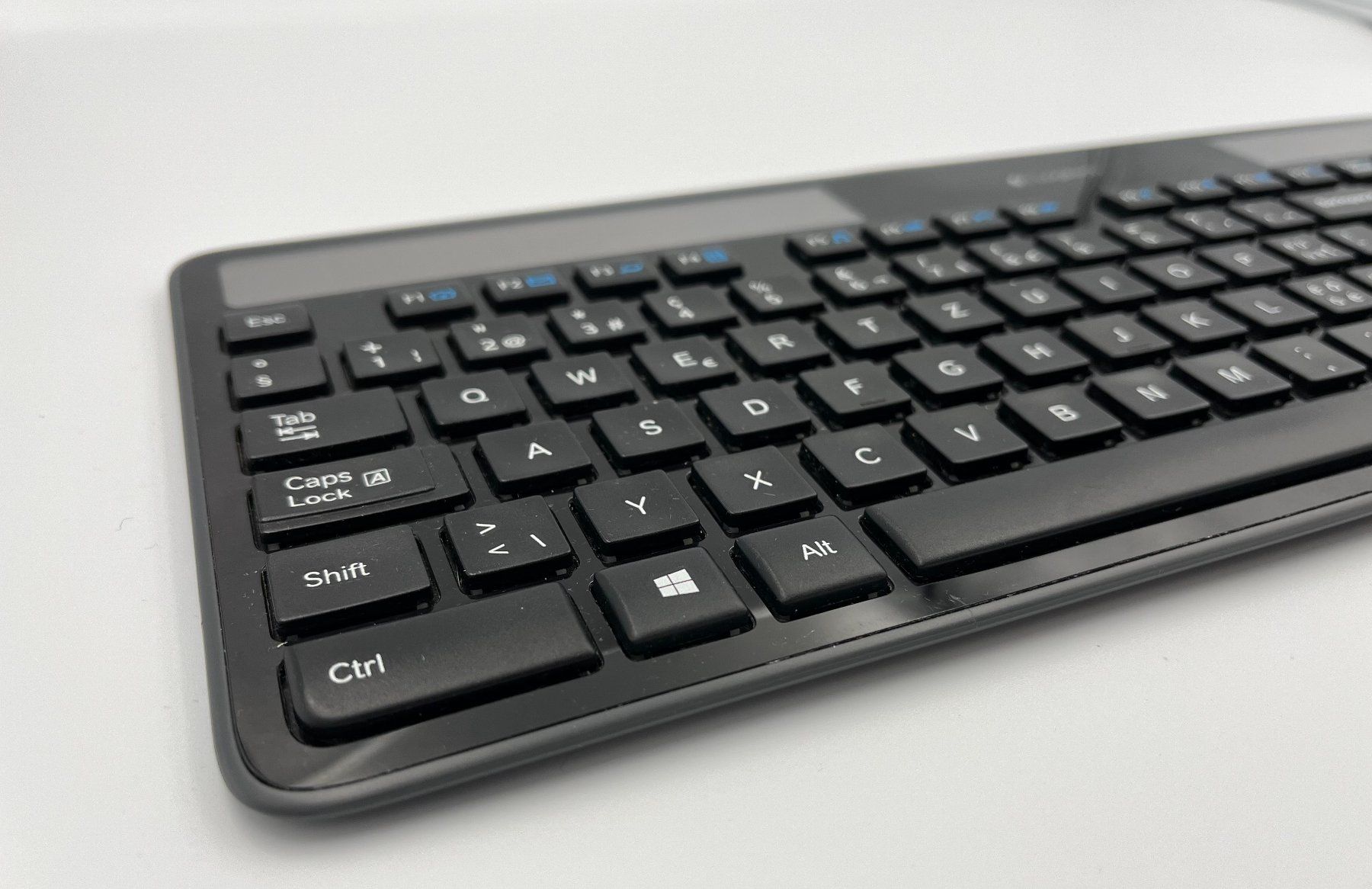 Logitech Tastaturen: Logitech Tastatur K750 Solar CH-Layout – Gebraucht aus Basel von Xani 2
