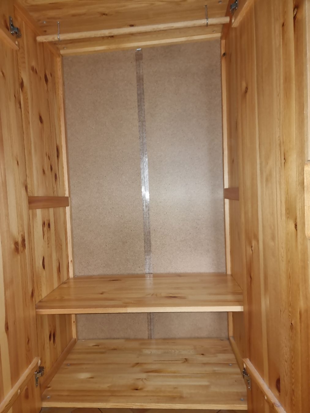 Armadi: Holzschrank mit Spiegel – Usato da Zürich venduto da dav_yd5m 2