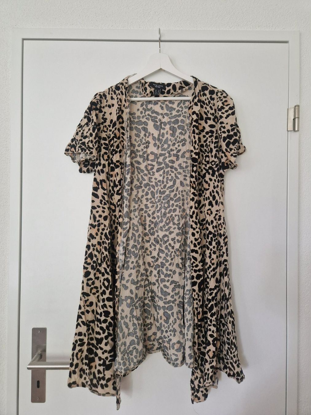 Kleider: Kleid mit Leomuster – Gebraucht aus Schinznach Dorf von mast8919