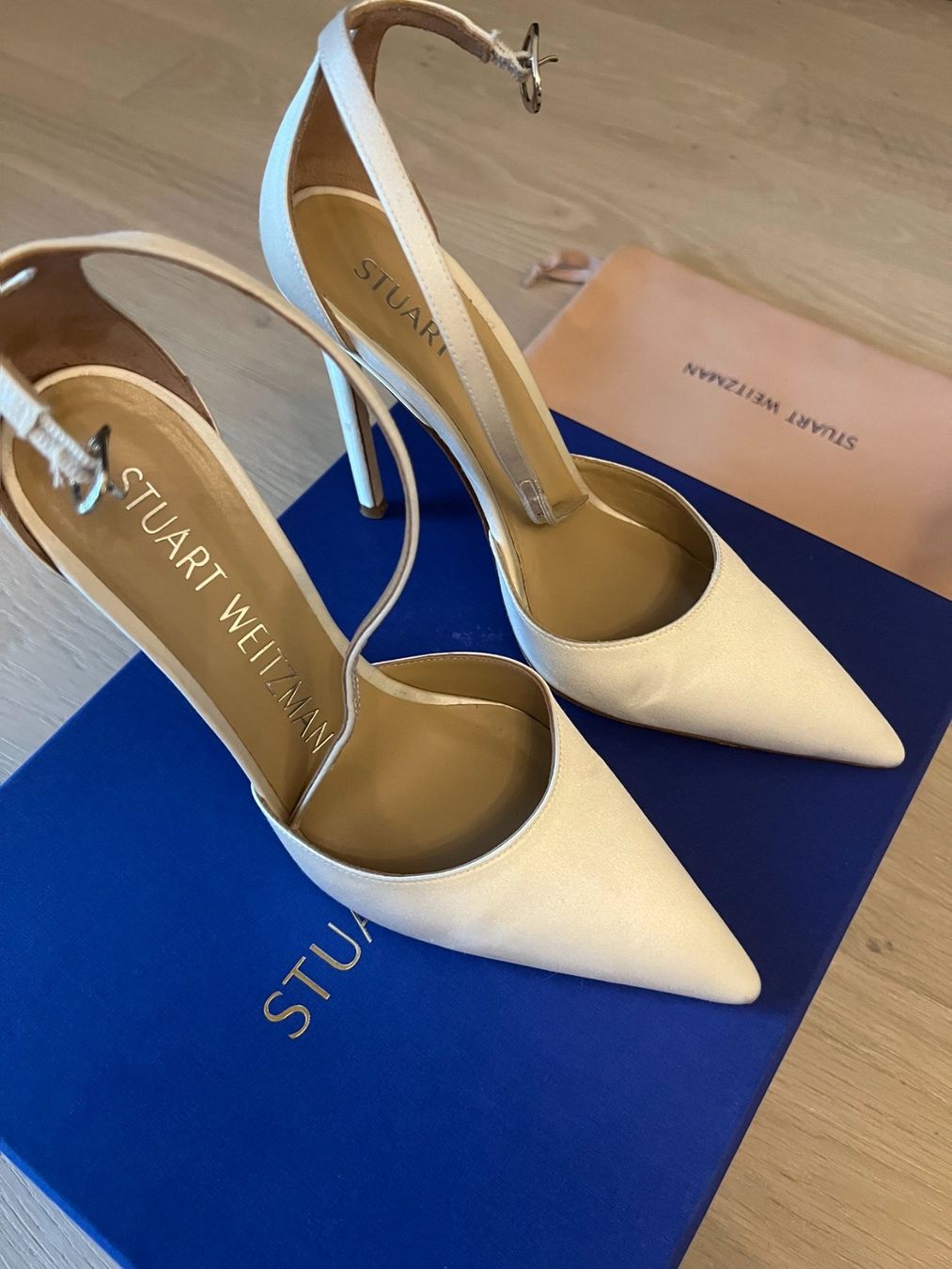 Stuart Weitzman Scarpe da donna: Stuart Weitzman Pumps – Usato da Tannay venduto da closet 1