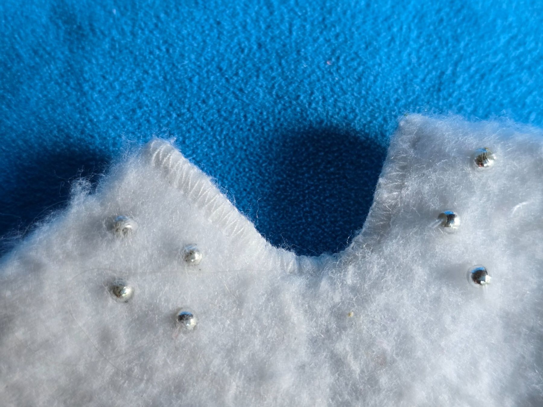 Bambole: Haut blanc pour poupée Barbie avec perles – Usato da versoix venduto da moonkey02 1