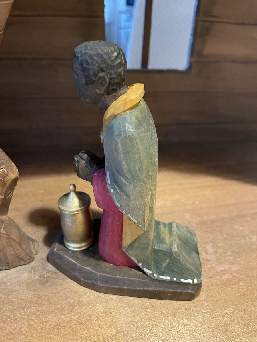 Statuette: König kniend E.Thomann Brienz – Usato da Flawil venduto da Naphtali 3