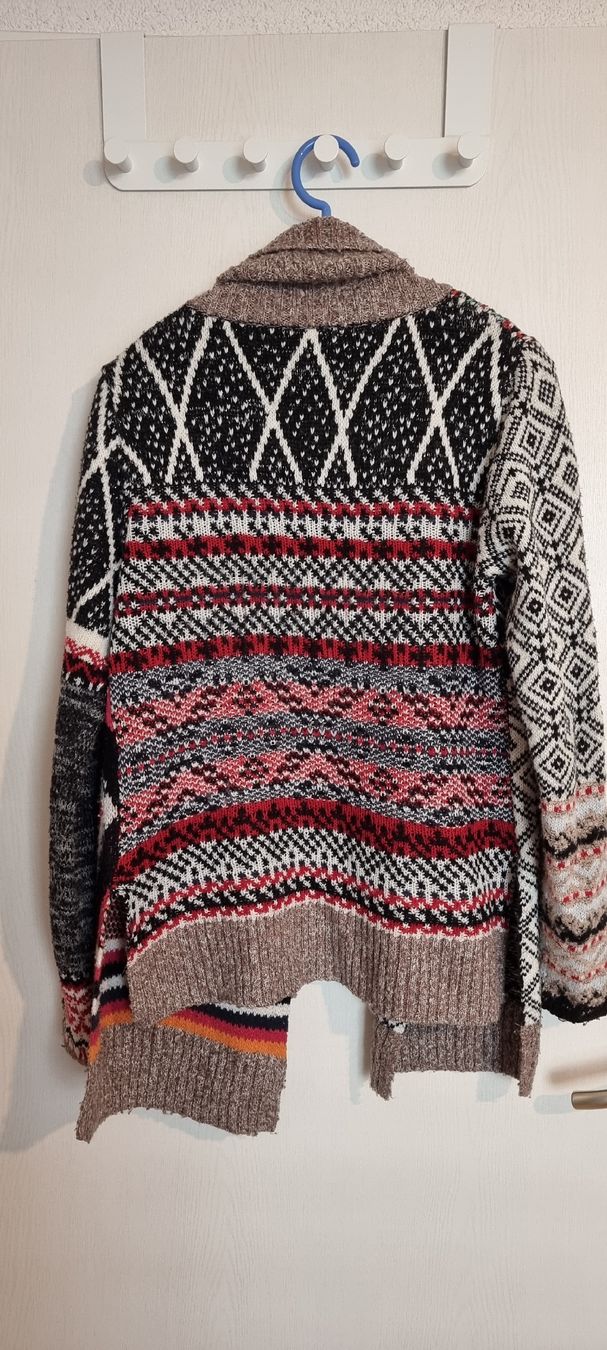 Desigual Pullover & Sweatshirts: Desigual M Pullover – Gebraucht aus Glattpark(Opfikon) von TatianaVladimirova 4