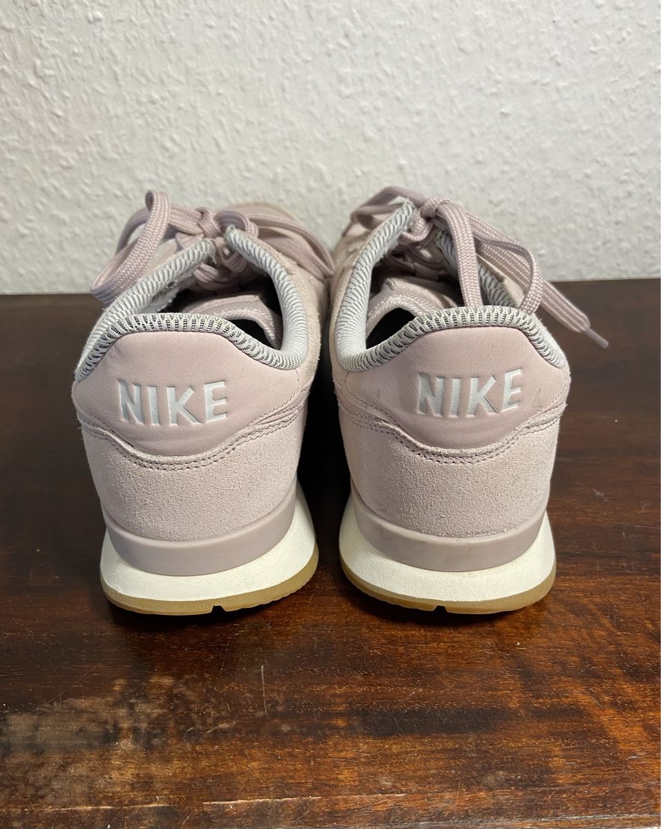 Nike Scarpe da donna: Nike Sneaker Schuhe Gr. 40 rosa – Usato da Fislisbach venduto da KolibriSecondhand 3