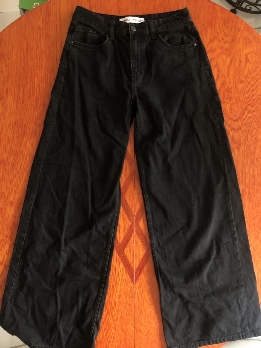 Bershka Pantaloni: Pantalon noir – Usato da Etoy venduto da lui_7mth