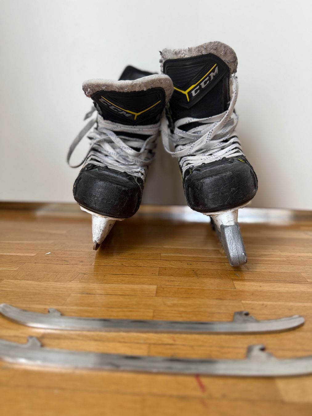 Ccm Pattini da ghiaccio: CCM Eishockey Schlittschuh Junior – Usato da Zug venduto da marcosonlineshop 3