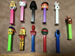 Lot 1 de 10 PEZ Star Wars, Hello Kitty, Barbie …
