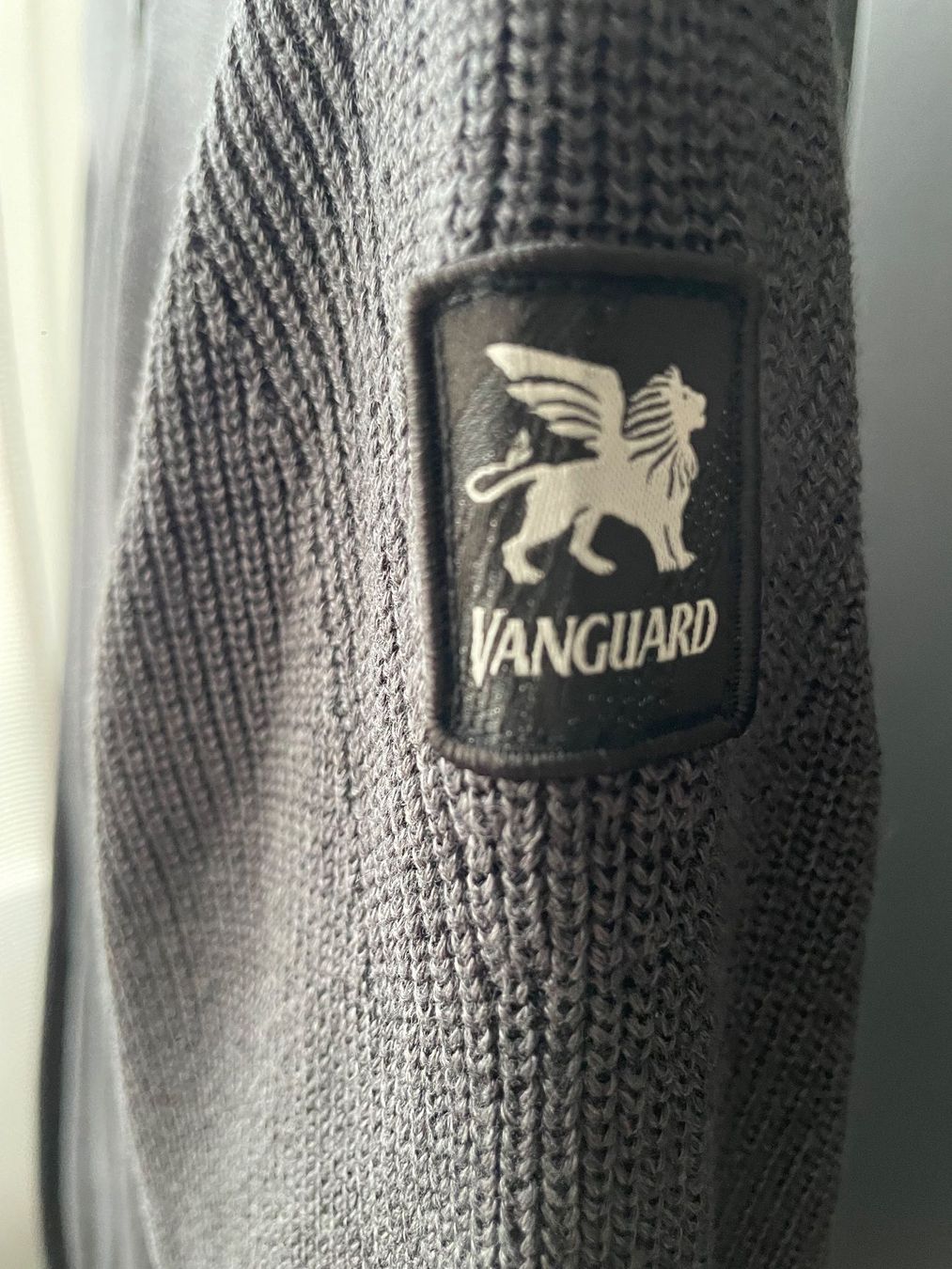 Pullover & Sweatshirts: Vanguard Pullover – Neu (gemäss Beschreibung) aus Trüllikon von Megan 2