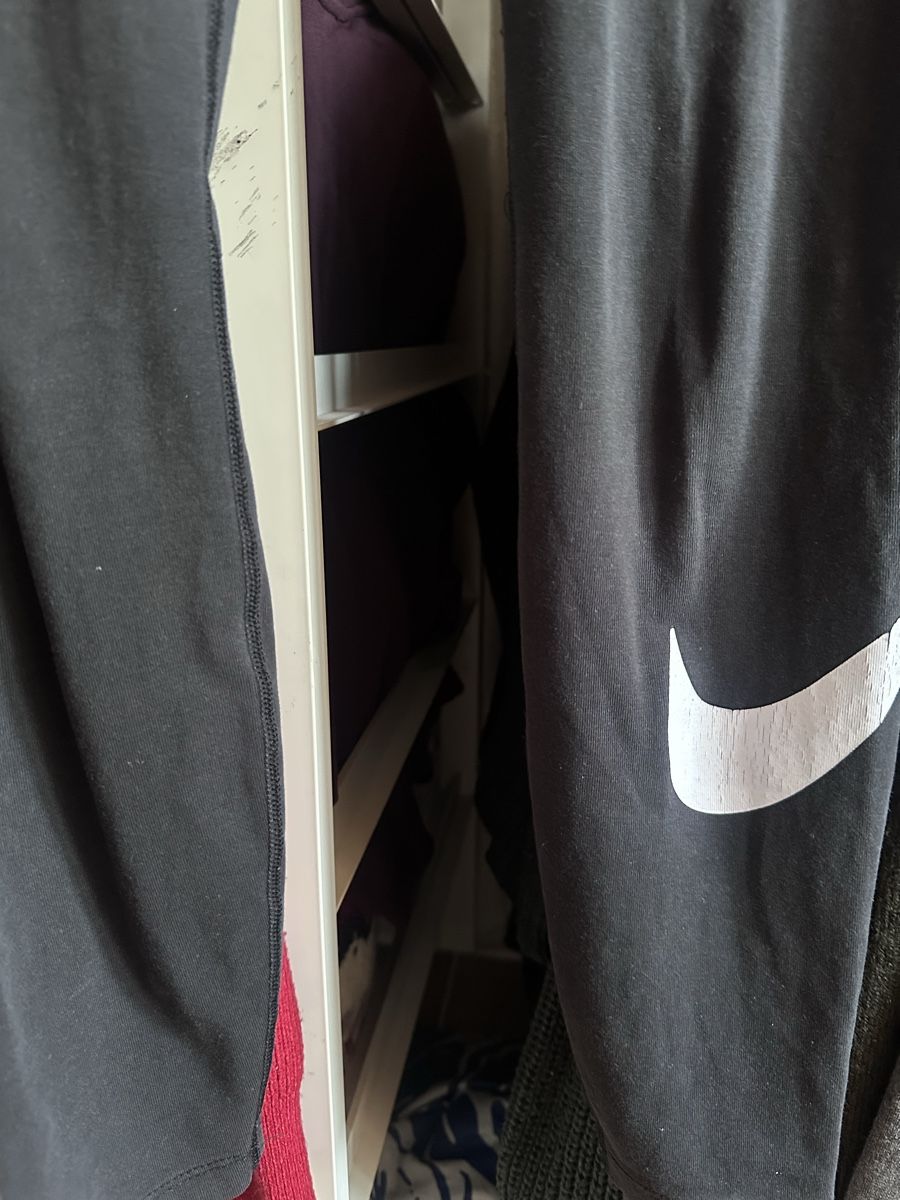 Nike Leggings: Nike Sportleggins Gr. M schwarz – Gebraucht aus Münsingen von Secondhand89 1