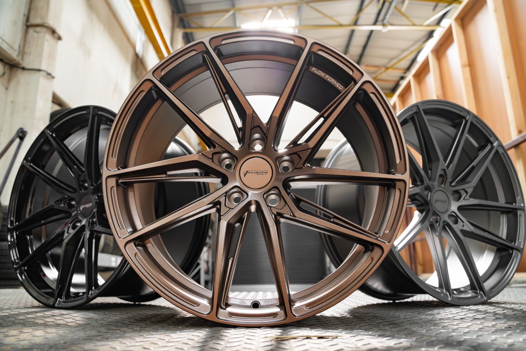 Tesla Cerchioni: Alufelgen VF2 Tesla S Plaid oder BMW  5er  7er 21" – Nuovo e nell'imballaggio originale da Pfäffikon ZH venduto da alufelgenprofis1 1