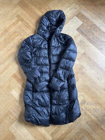 Daunenmantel Uniqlo schwarz mit Kapuze Grösse M