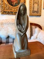 Madonna mit Jesuskind, aus Zirbelholz (?) signiert: BS