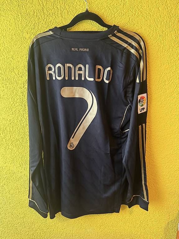 Canottiere & Pantaloni: Cr7 Real Madrid Retro Trikot – Usato da Büren an der Aare venduto da dan_2b8n 1