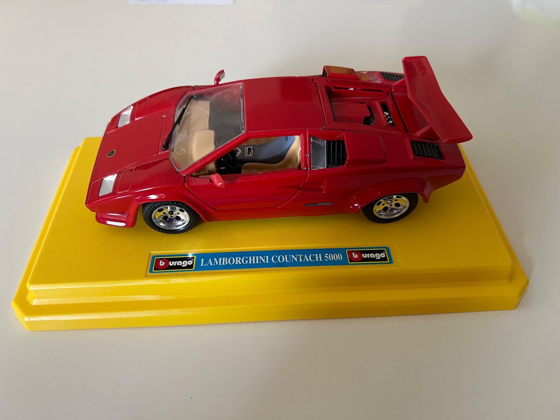 Bburago Modellautos: Bburago Lamborghini Countach 5000 Quattrovalvole 1:24 – Neu (gemäss Beschreibung) aus Altstätten SG von sheamus 1