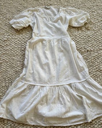 WEISSES SOMMERKLEID VON STRADIVARIUS