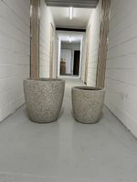 2 massive Pflanzkübel / Blumenkübel – Steinoptik