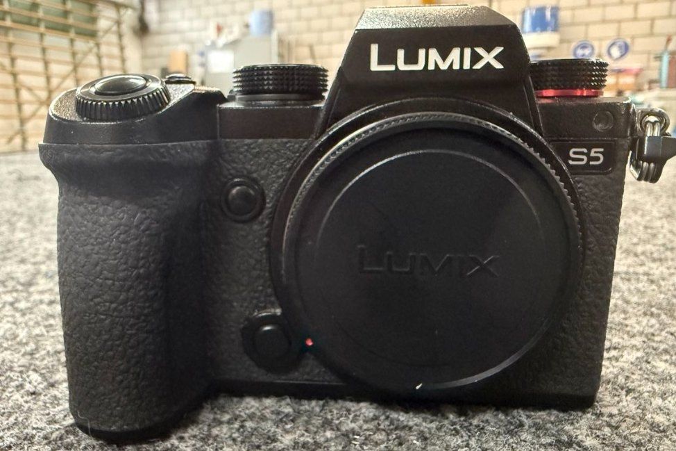 Panasonic Fotocamera: Panasonic Lumix s5 full frame camera with cage – Usato da Geneve venduto da T36 2