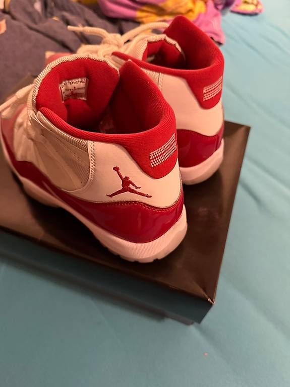 Chaussures hommes: Jordan 11 Cherry – D'occasion à Safnern par Avalona_07 1