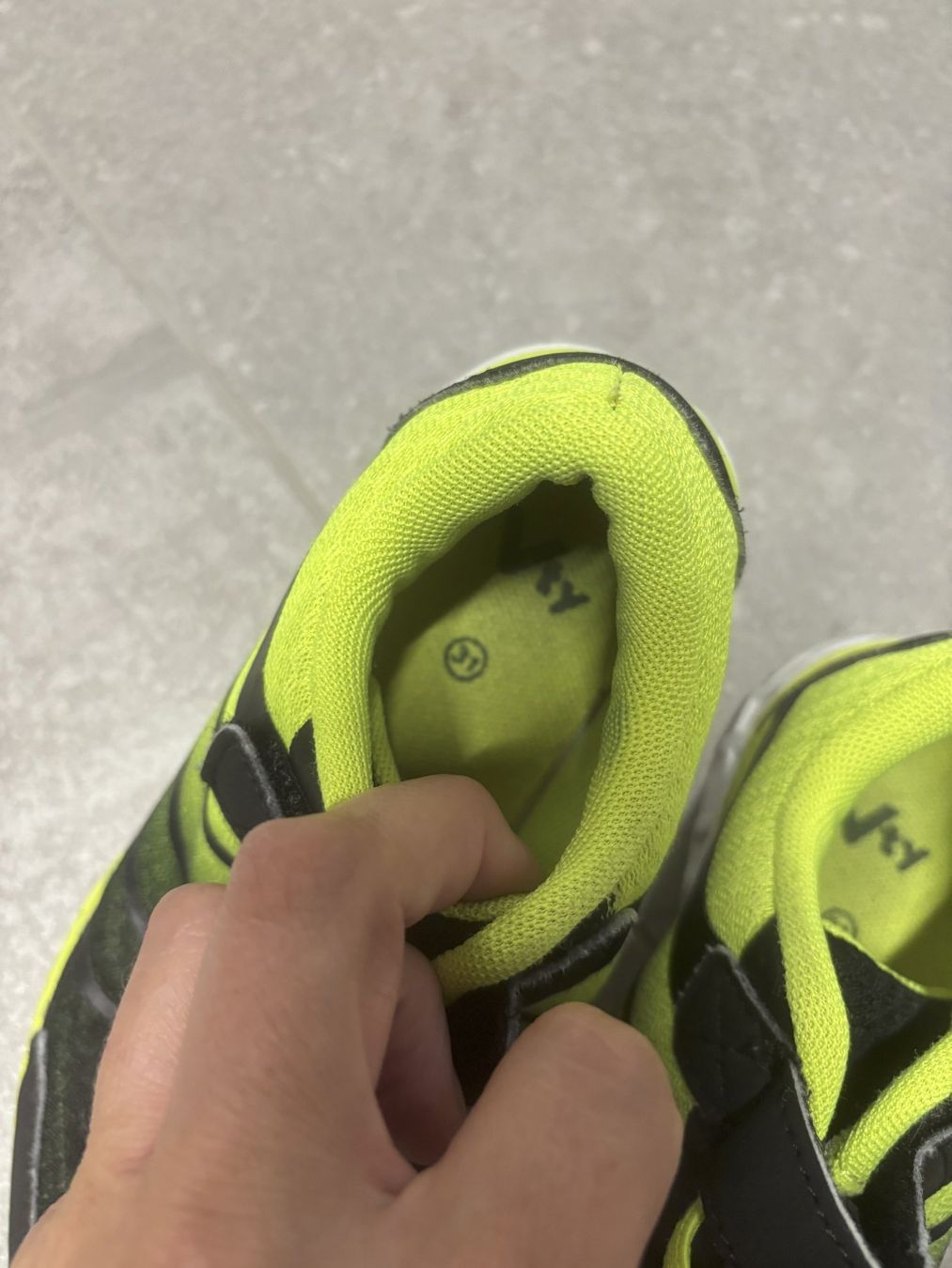 Scarpe per ragazzi: Basket Vyt taille 31 – Usato da Salvenach venduto da gwenwywar 1