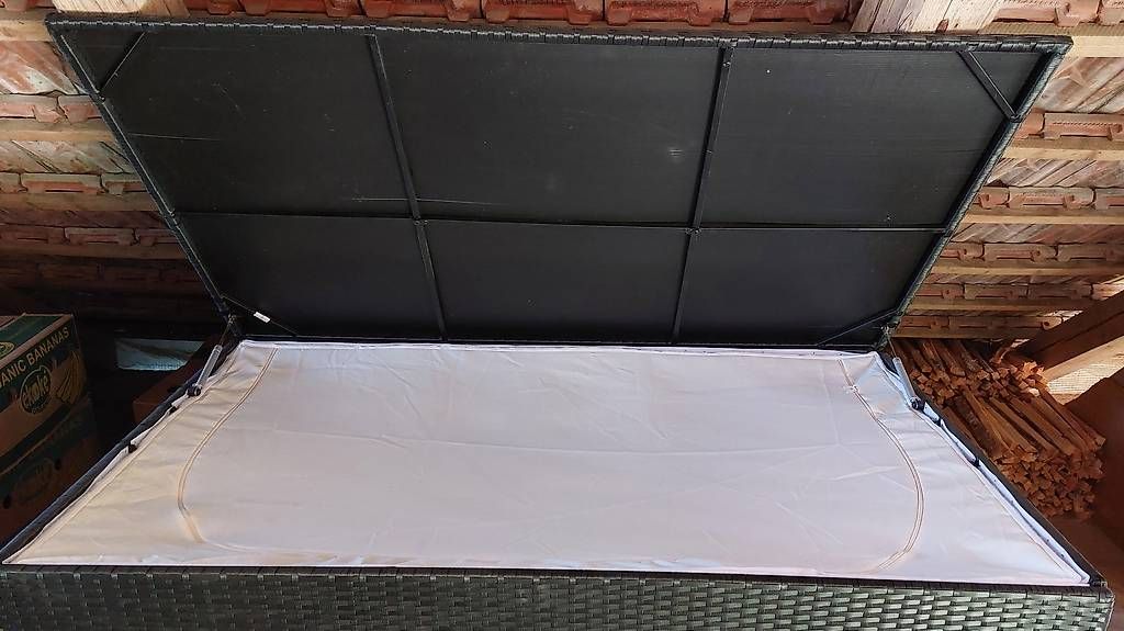 Box contenitori: Gartenkissenbox auf Rollgestell mit4 Rollen – Usato da Seedorf BE venduto da Frinlin 1