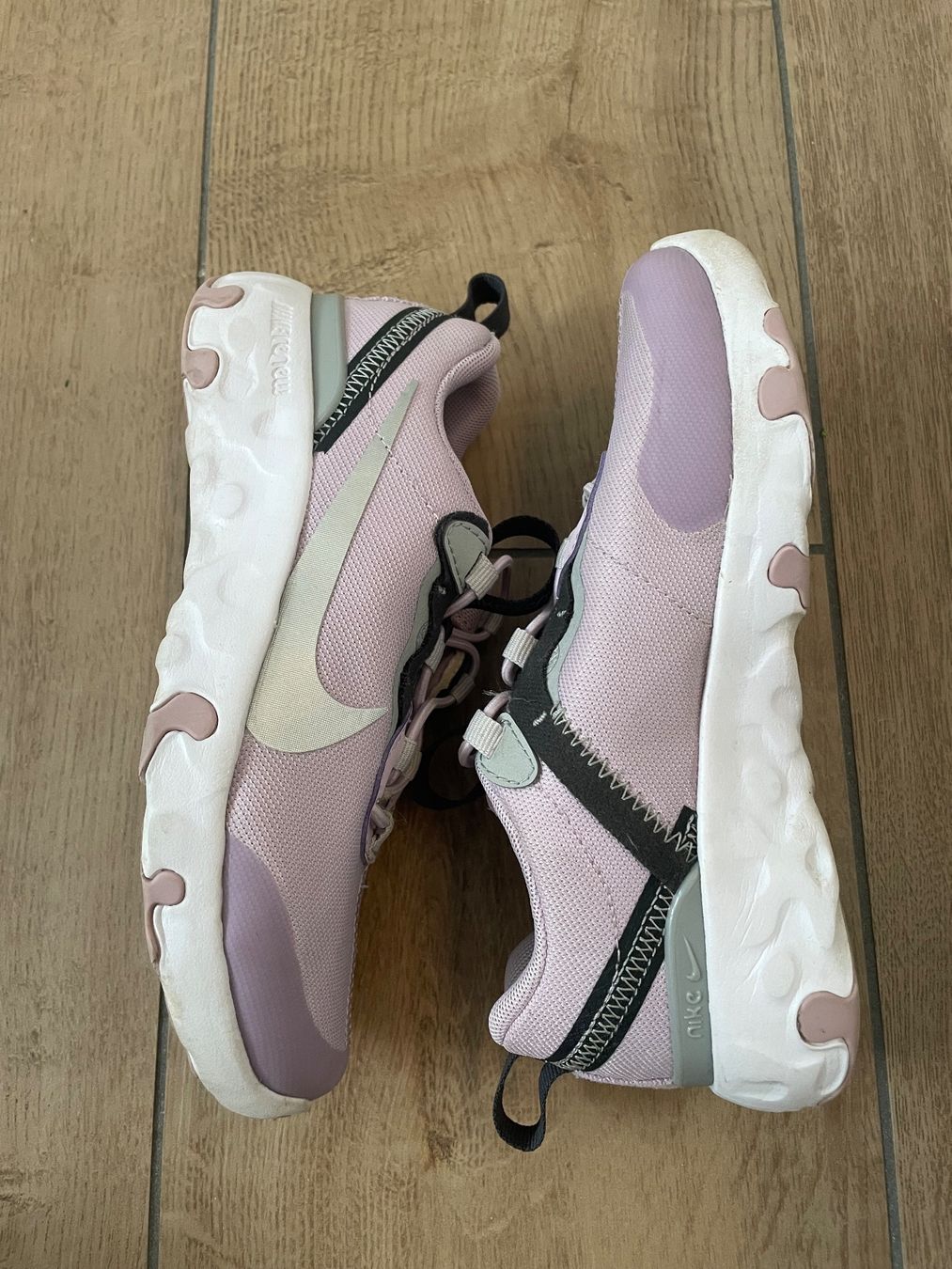 Nike Scarpe per ragazze: Nike Turnschuhe Gr. 31.5 – Usato da Waltenschwil venduto da hansnine 4