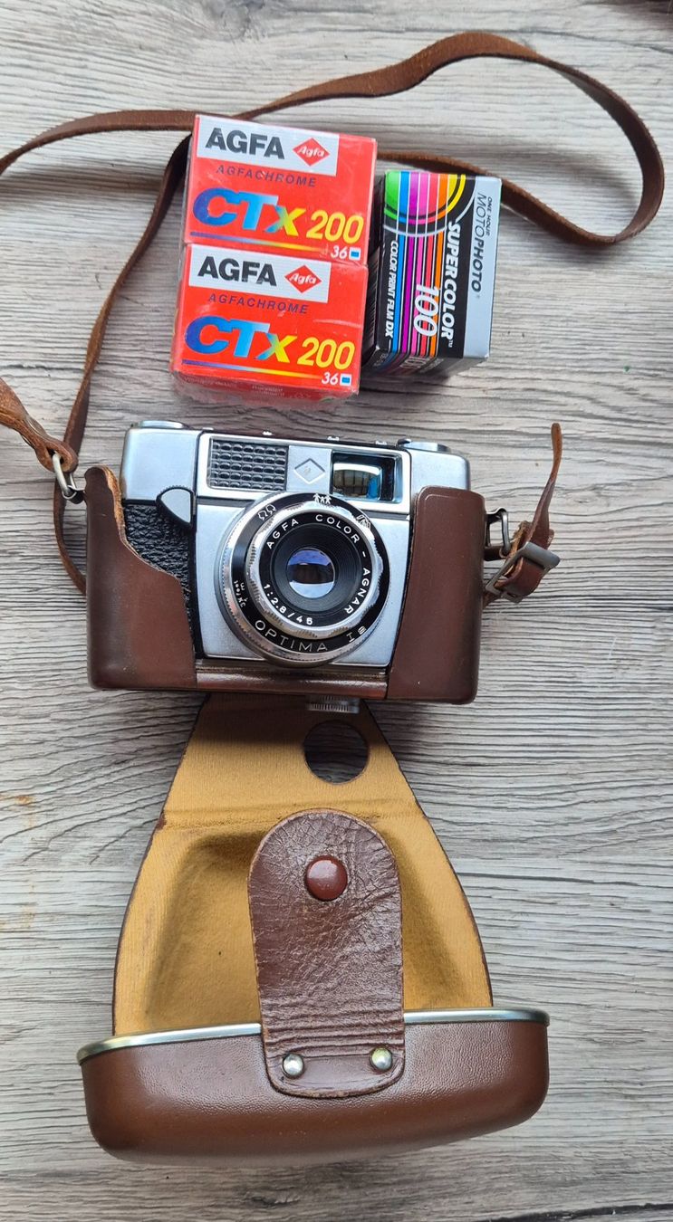 Agfa Fotocamera: Agfa Optima 1a Kamera mit Blitzaufsatz + 3 Filmen – Usato da Neerach venduto da SilliS