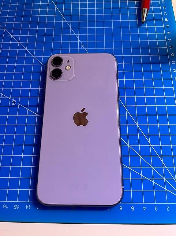 Apple Telefoni cellulari / Smartphones: iPhone 11 Purple 128 Go  Écran à remplacer – Usato da Bursinel venduto da Blinkers