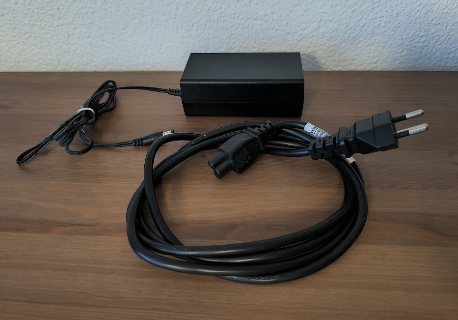 TP-Link Hub & Switch: Network Switch TP-Link 2008P Jetstream/Omada 8/4 PoE+ Ports – Usato da Luzern venduto da Digitaler-Nomade 2