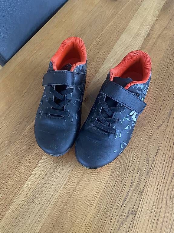 Scarpe per ragazzi: Fussballschuhe Grösse 32.  – Usato da Urdorf venduto da Toeme7 1