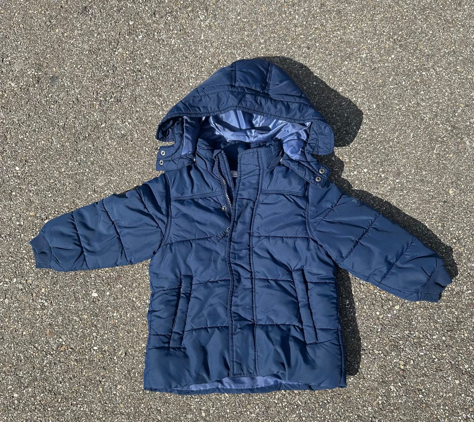 Giacche & Cappotti: Winterjacke Gr.104 abnehmb.Kapuze – Usato da Zürich venduto da Bastet6