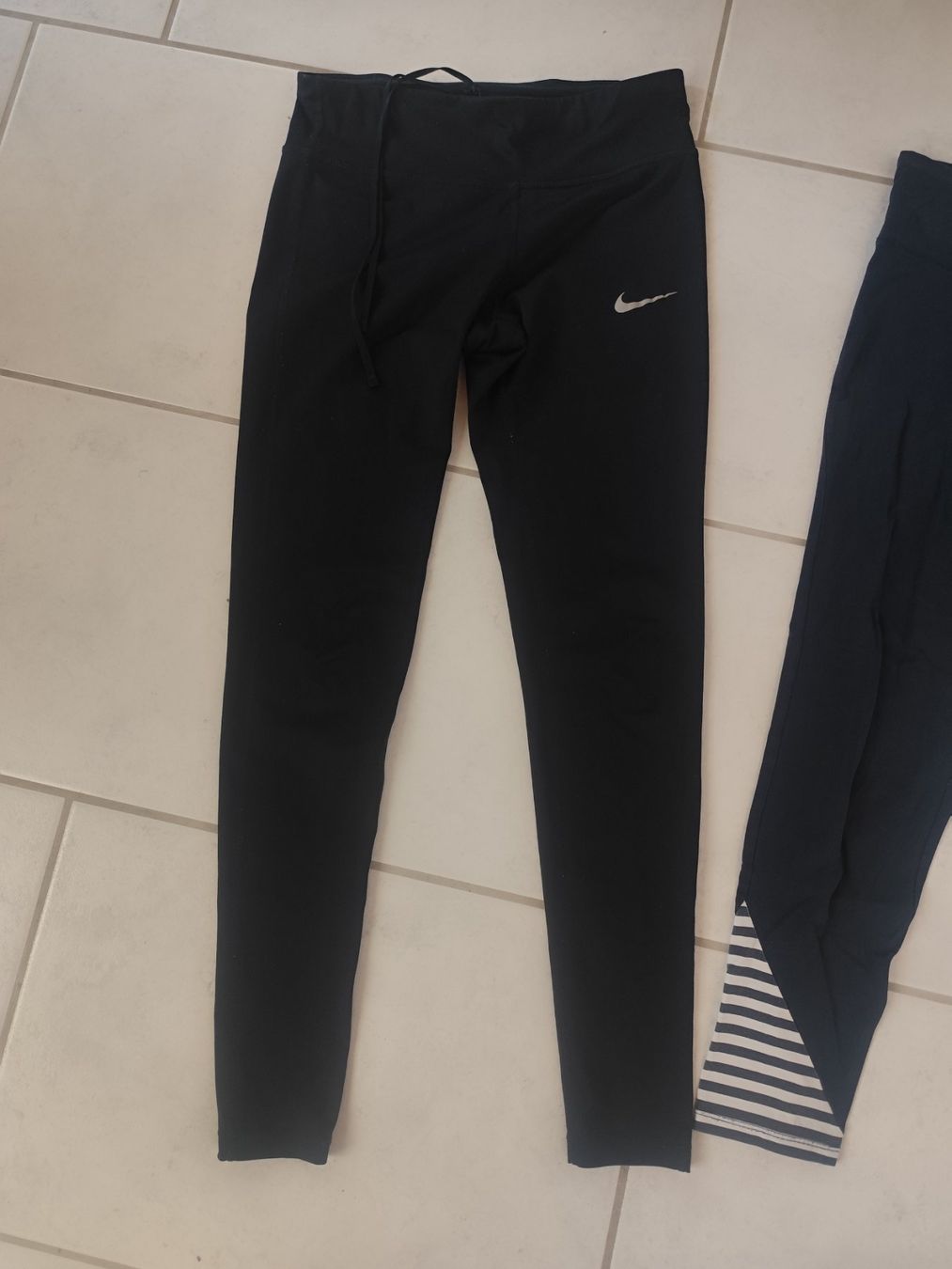 Nike Leggings: 2 Paar NIKE Leggins – Usato da Zürich venduto da Claudia_Zueri 1