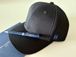 BUCHERER - Set casquette noire et stylo-bille bleu