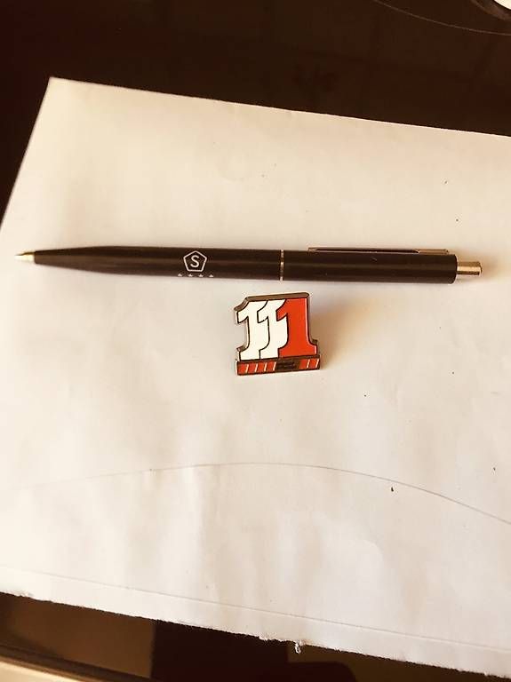 Plaquettes & Badges: Buttons Möbel Pfister – D'occasion à Zürich par gol_jc2x 1