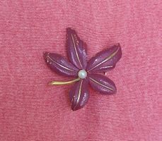 Vintage emaillierte Brosche in Blütenform, fairer Versand