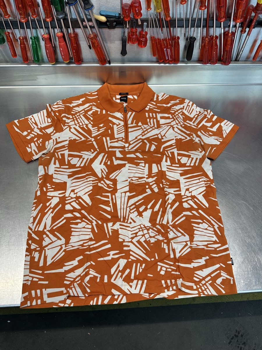 Hugo Boss T-shirts: Hugo Boss orange gemustert – D'occasion à Schwende par weesli