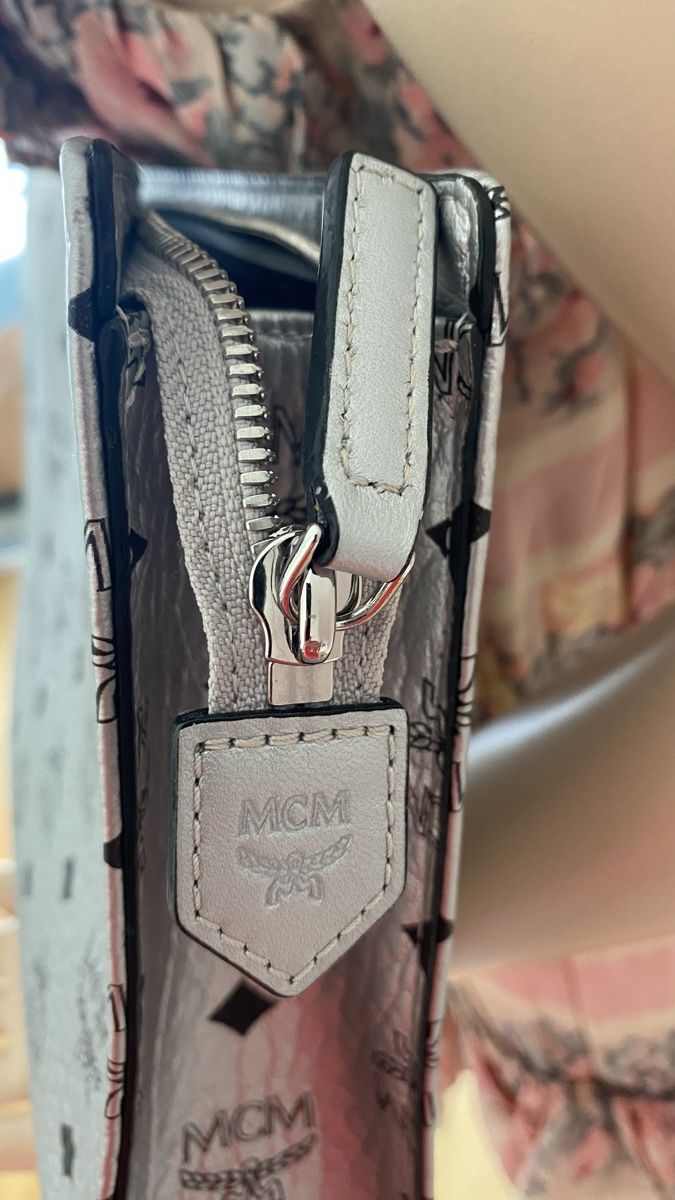 Mcm Borse da donna: MCM Clutch Silver Leather Visetos – Nuovo (secondo la descrizione) da Walchwil venduto da Finibaci