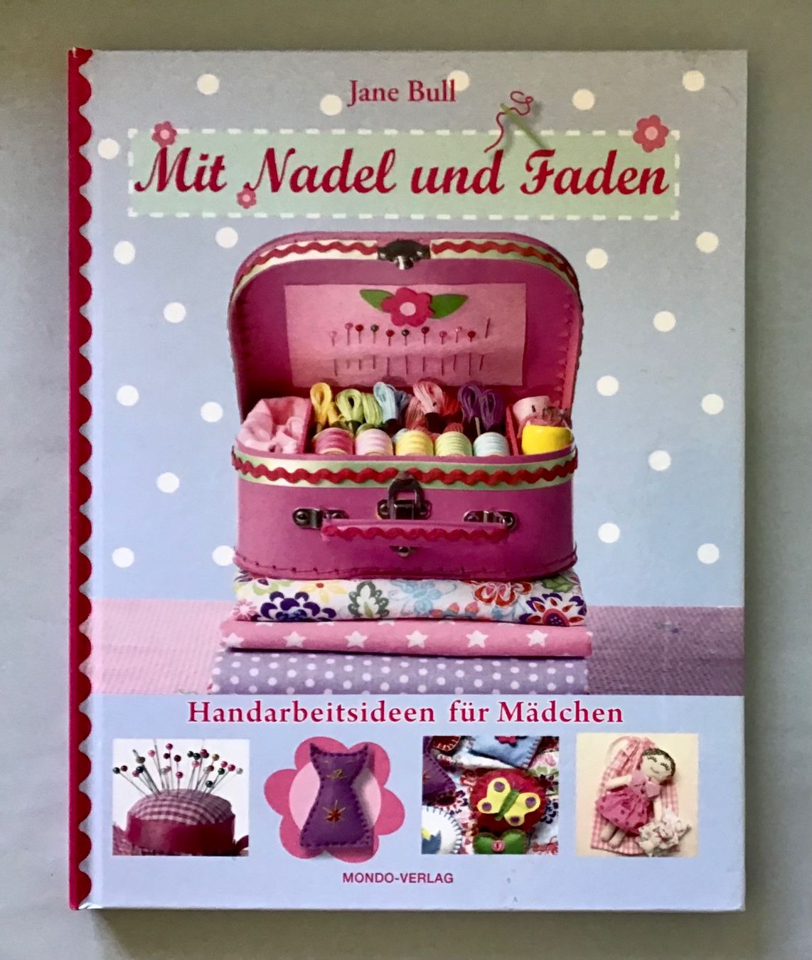 Libri: Nähbuch: Mit Nadel und Faden – Nuovo (secondo la descrizione) da Bubendorf venduto da Alpenheidi