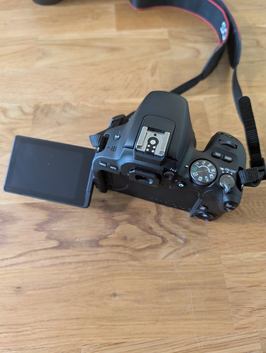 Canon Kamera: Canon EOS 200D Kit mit 2 Objektiven und Zubehör – Gebraucht aus Kloten von ConaRider 4