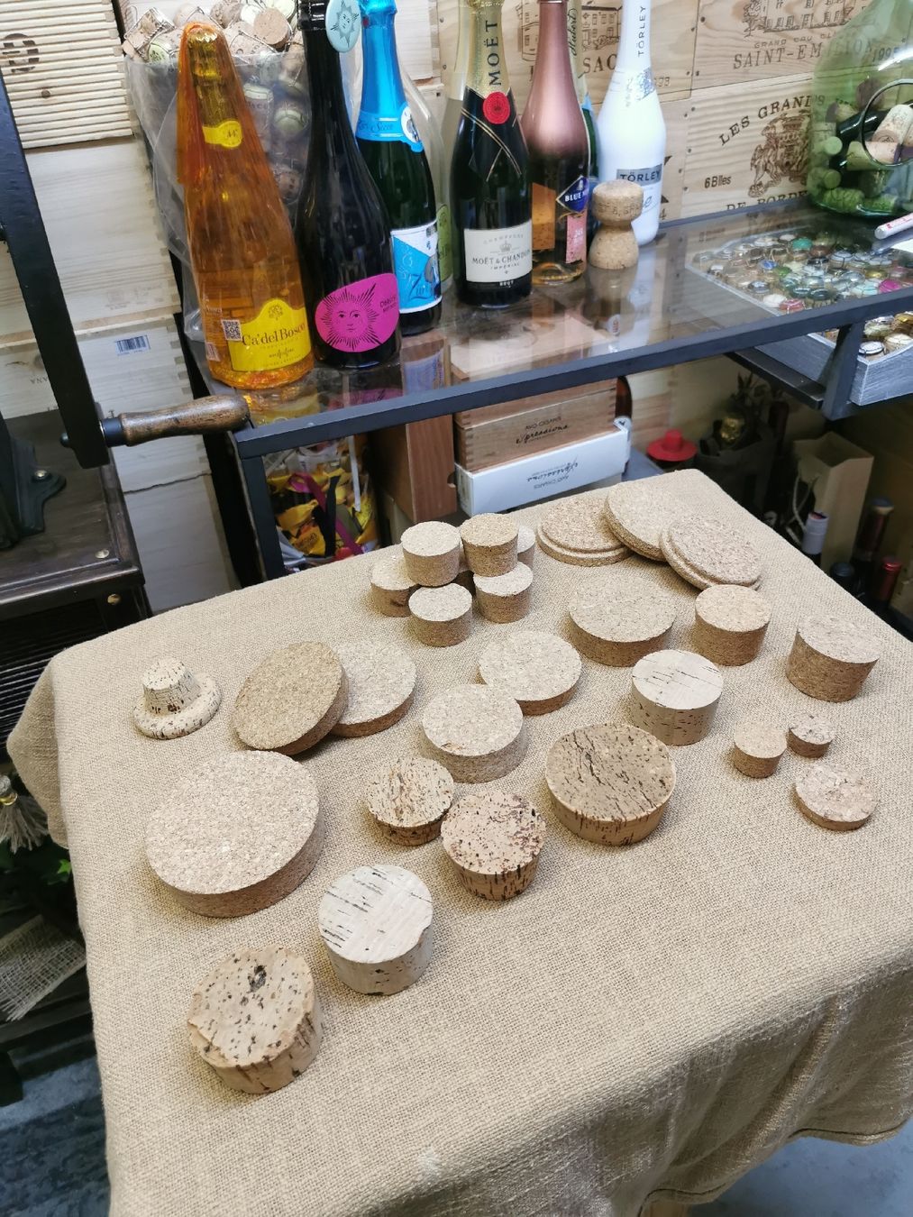 Flaschenöffner & -verschlüsse: Diverse gebrauchte Korken zum Basteln – Gebraucht aus Wetzikon ZH von Tothart 9