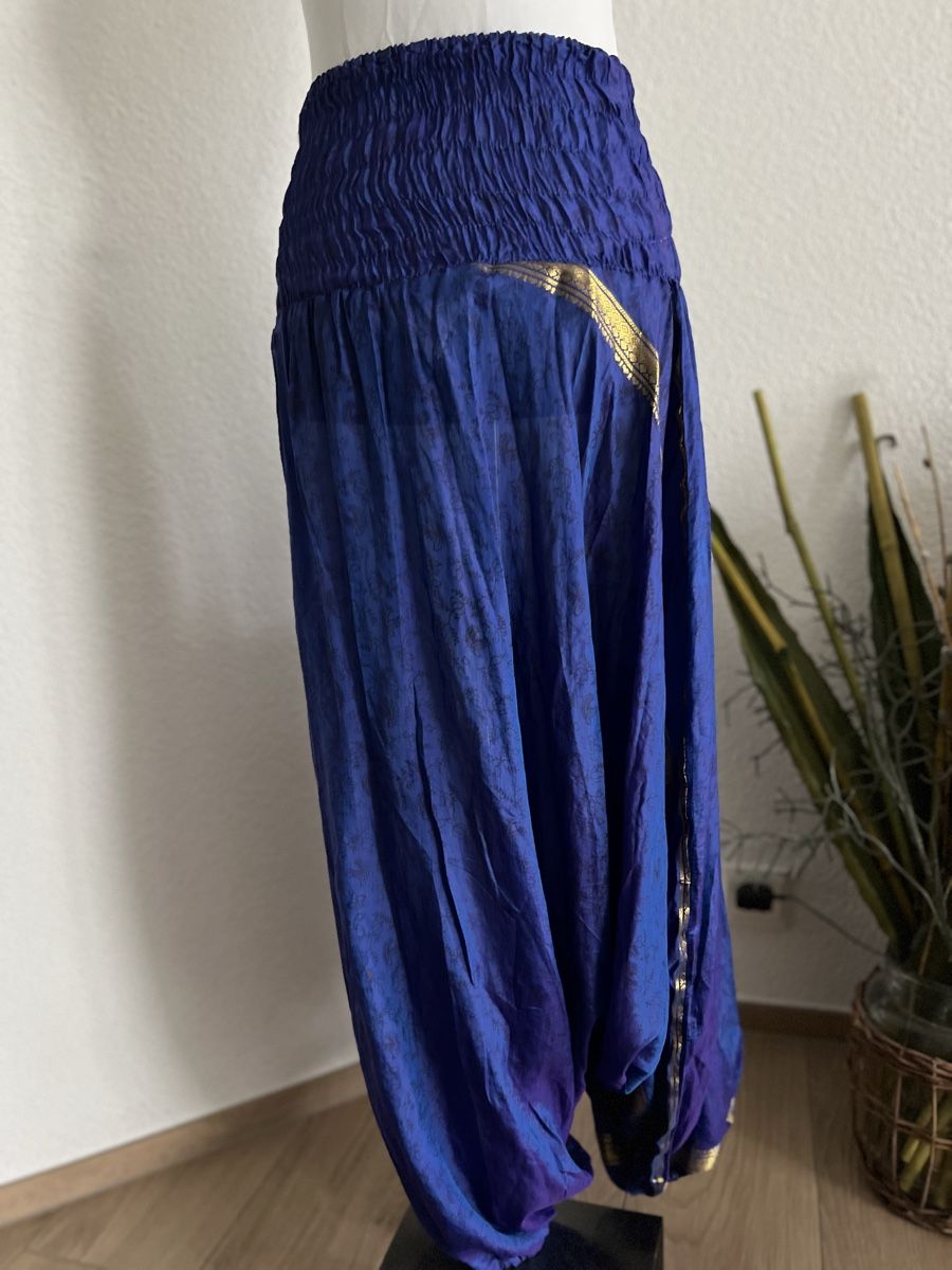 Pantaloni: Haremshose/Pluderhose, Blau mit Goldmuster, Sommerlich – Usato da Luzern venduto da suhamadlun 2
